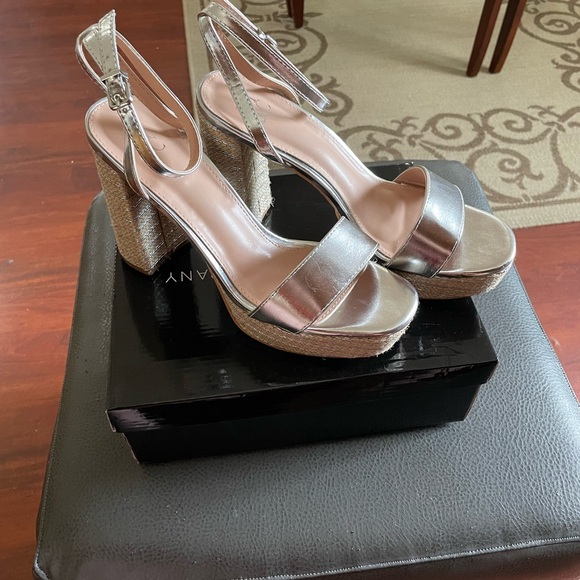 Madden Girl Odalina Ankle Strap Block Heel Silver Raffia Platform sz 10 metallic - Picture 7 of 16